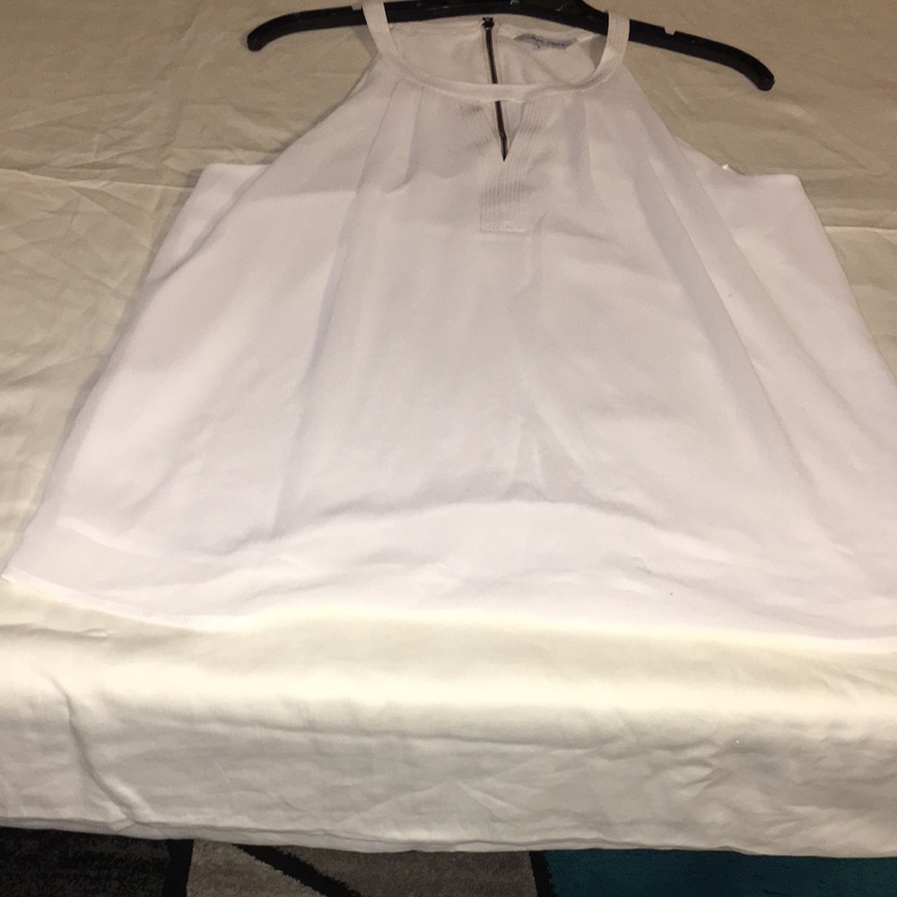 White sleeveless top excellent condition size medium